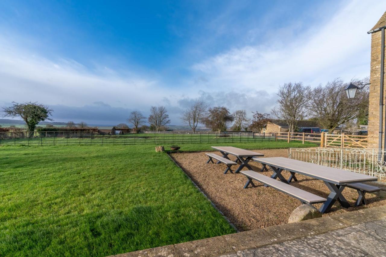 Banbury Hill Farmhouse ชาร์ลเบอรี ภายนอก รูปภาพ